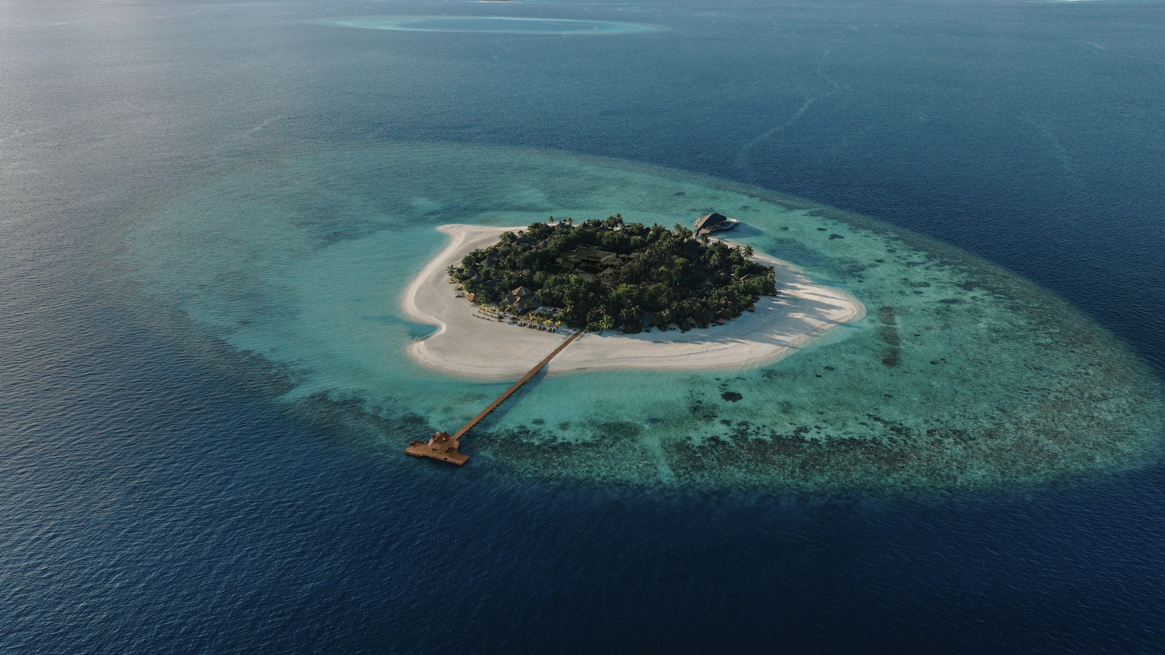 Vabbinfaru from above. A small private island in North Malé Atoll, the resort occupies the full landmass with forty-eight villas arranged around the beach perimeter.