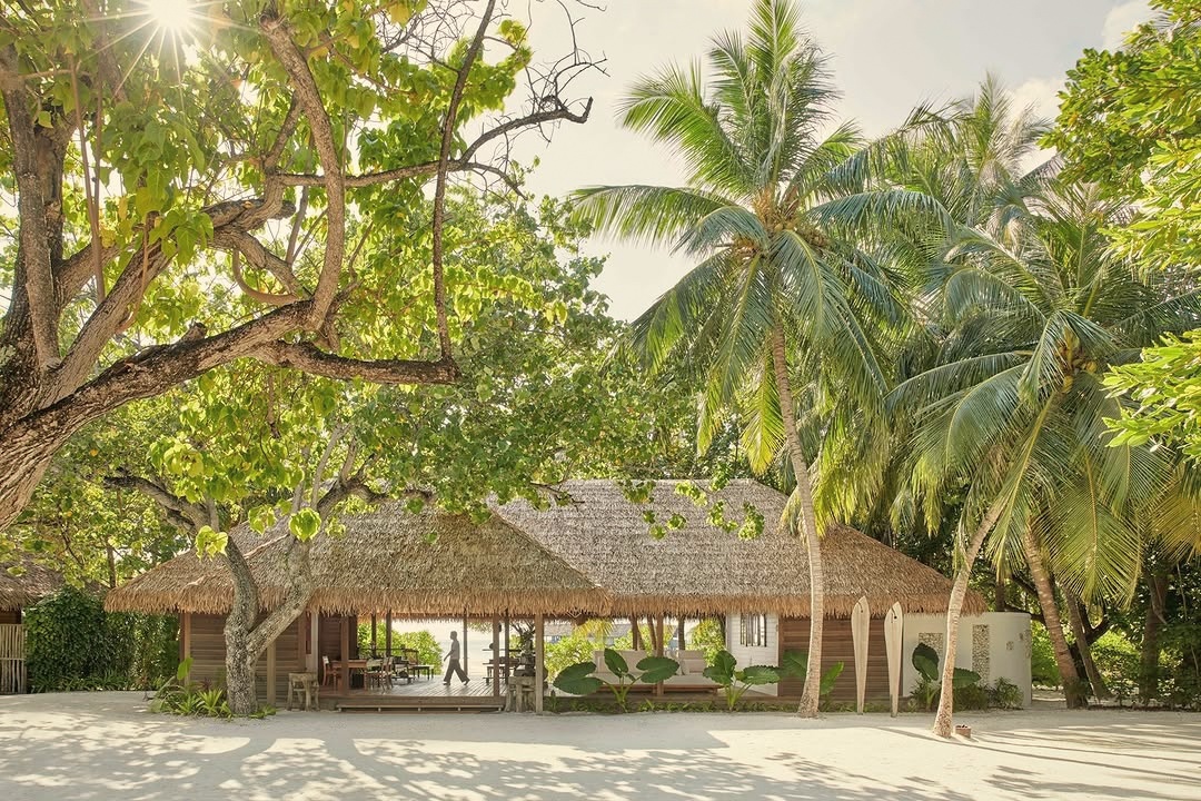 The COMO Shambhala Retreat treatment room. Natural materials, open to the ocean breeze, with the programme running from early morning to late afternoon.