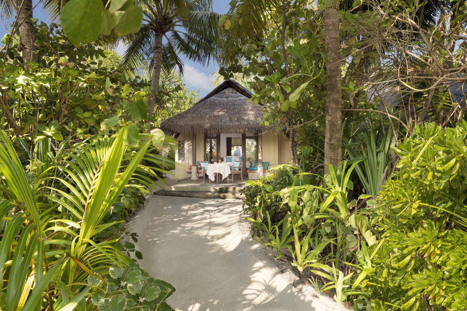 Sunrise Beach Villa. Anantara Dhigu Maldives Resort
