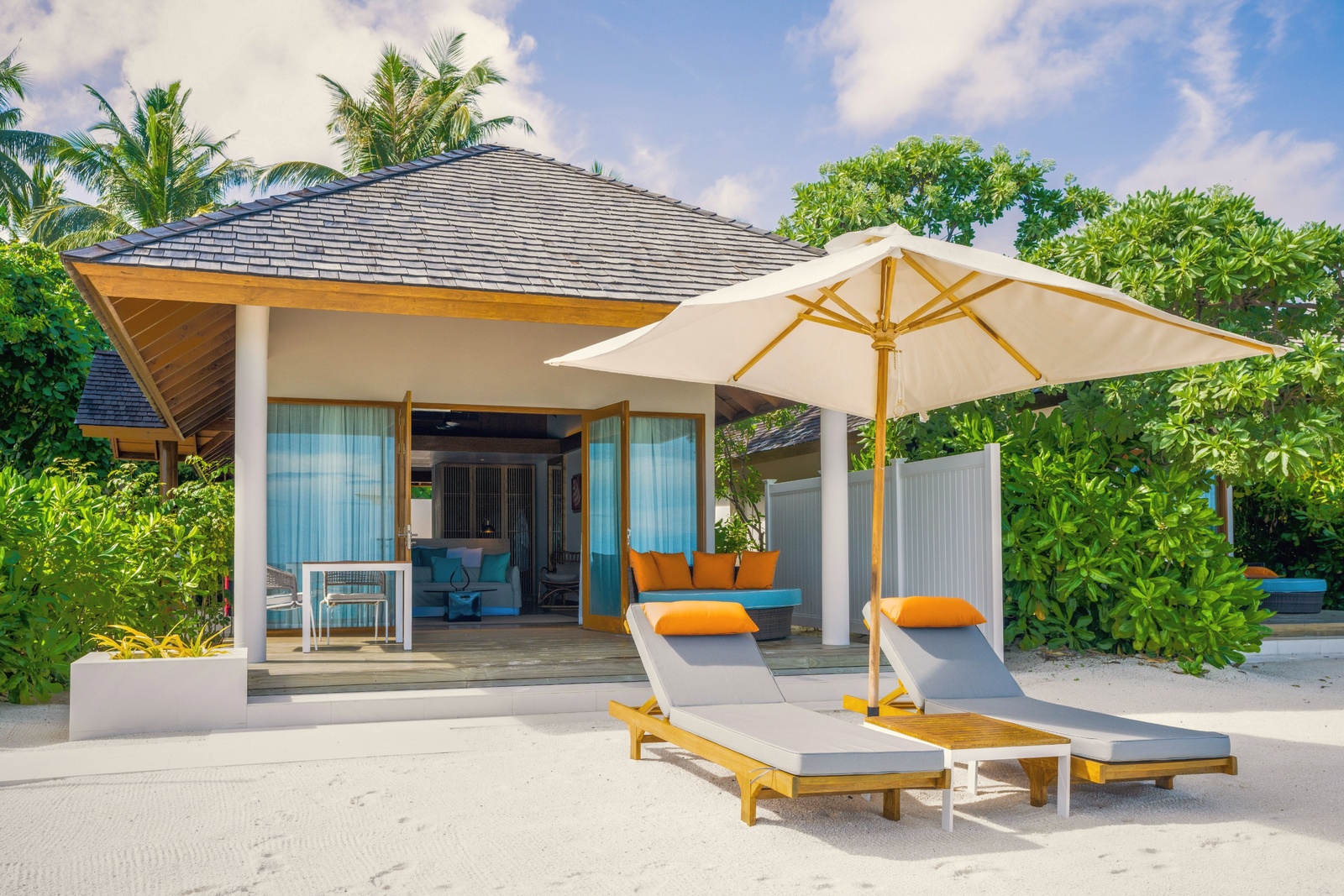 Beach Villa. Emerald Faarufushi Resort