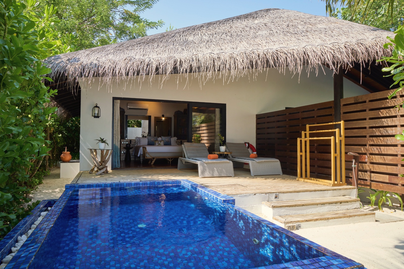 Beach Pool Villa. Grand Park Kodhipparu